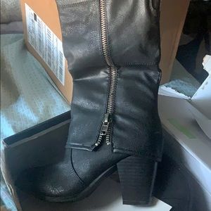 black discovery boots